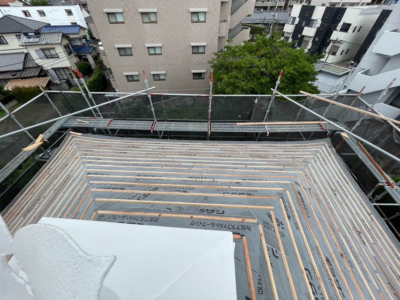 福岡市博多区納骨堂物件、屋根工事、桟木取り付け完了、住みたかルーフ