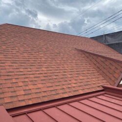 福岡市城南区のオークリッジスーパーを使用した屋根カバー工法