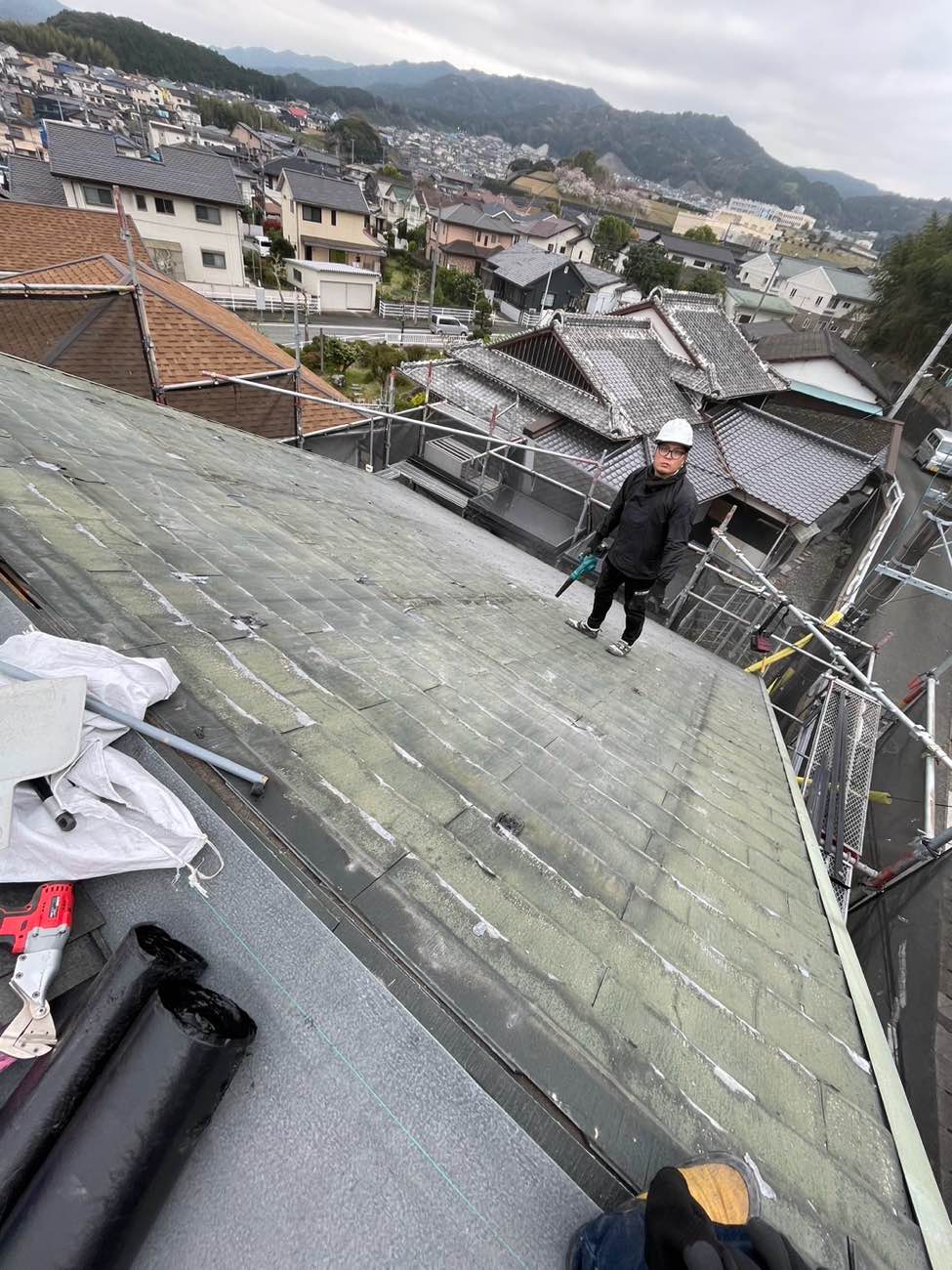 糸島市物件の老朽化したパミール屋根を再生する屋根リフォーム！屋根カバー工法で安心の屋根リフォーム