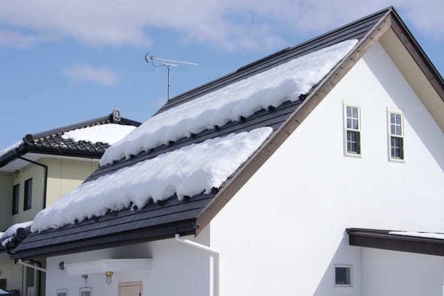 北海道　無落雪屋根　雪止め付き勾配屋根