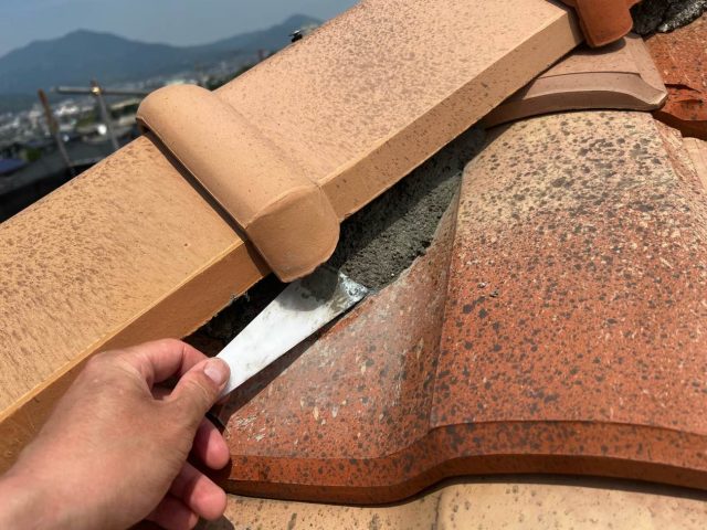 漆喰　詰め増し作業