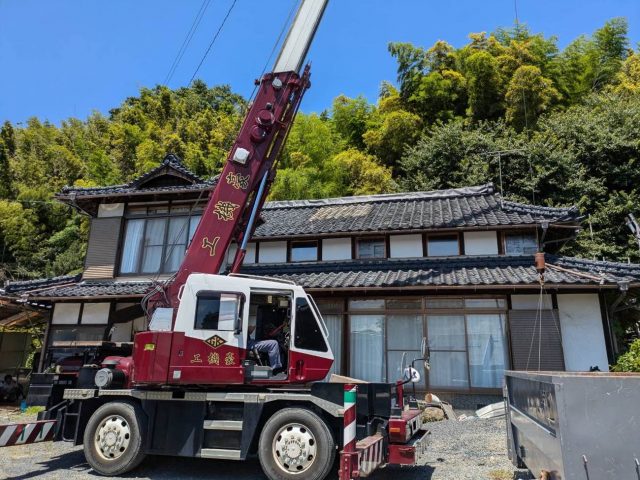 瓦撤去作業　クレーン作業