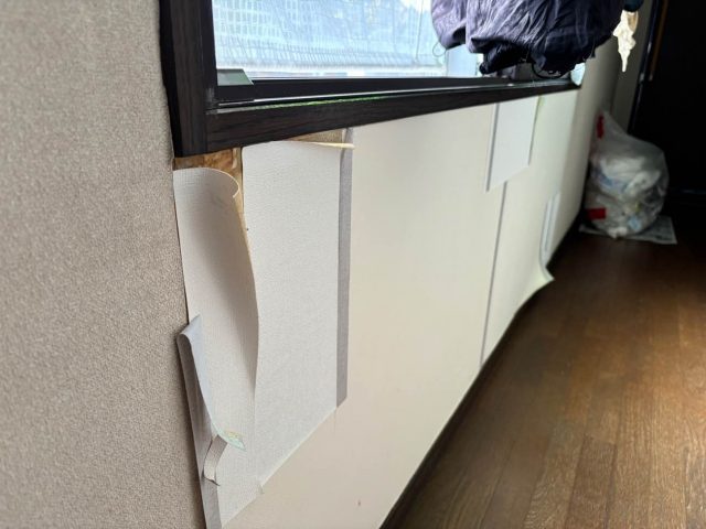 クロスの剥がれ