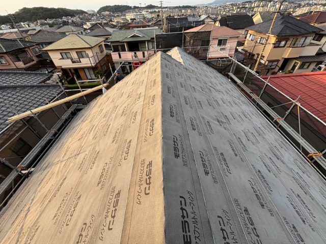 屋根葺き替え工事　防水シート敷設、住みたかルーフ
