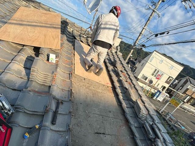 屋根葺き戻し工事　野地板設置