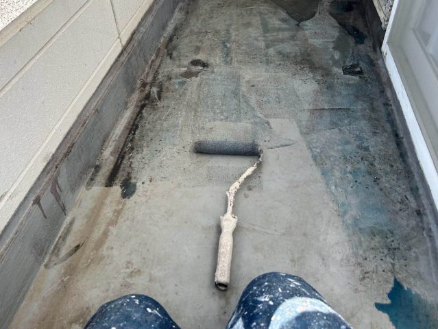 ベランダ　ウレタン防水工事　プライマー塗布