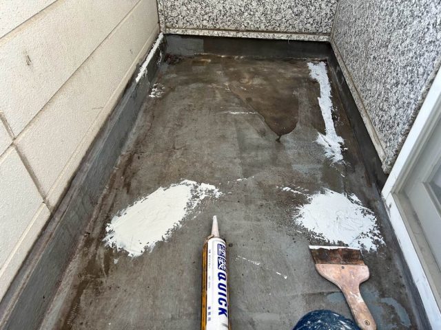 ベランダ　ウレタン防水工事　下地調整