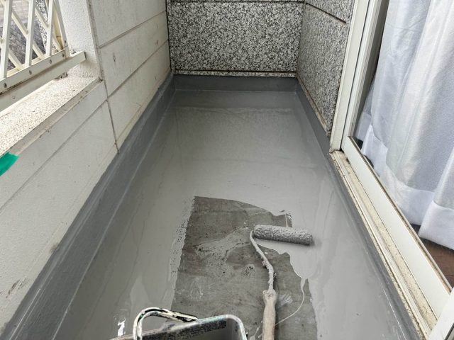 ベランダ　ウレタン防水工事