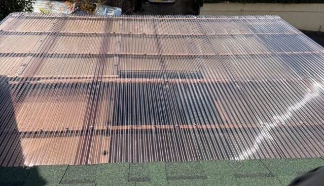 テラス屋根　雨漏り修理　ポリカ波板交換