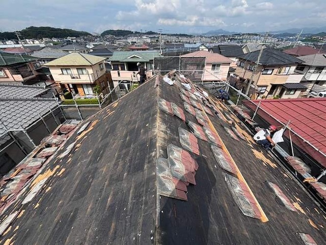 屋根葺き替え工事　スレート屋根撤去作業
