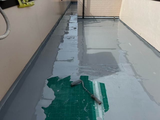 ウレタン防水工事　ウレタン樹脂塗布