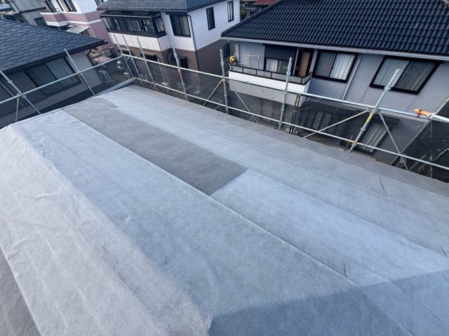 屋根カバー工法　防水シート敷設