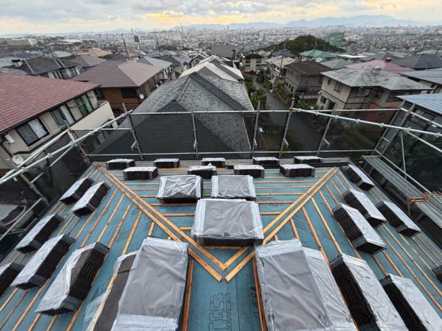 屋根カバー工法　屋根材設置　ROOGA ルーガ
