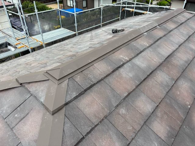 屋根カバー工法　棟板金　施工完了