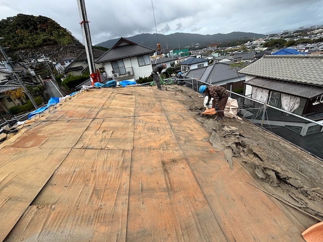 屋根葺き替え工事　防水シート撤去