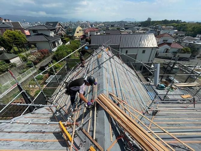 屋根葺き替え工事　桟木設置