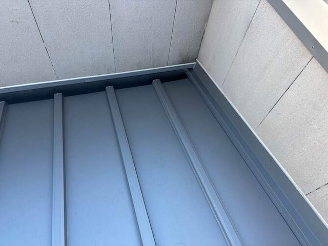 金属屋根カバー工法　施工完了