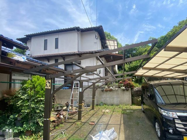 カーポート屋根　劣化　黄ばみ