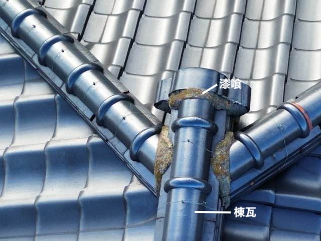屋根調査　漆喰の劣化　棟瓦ズレ