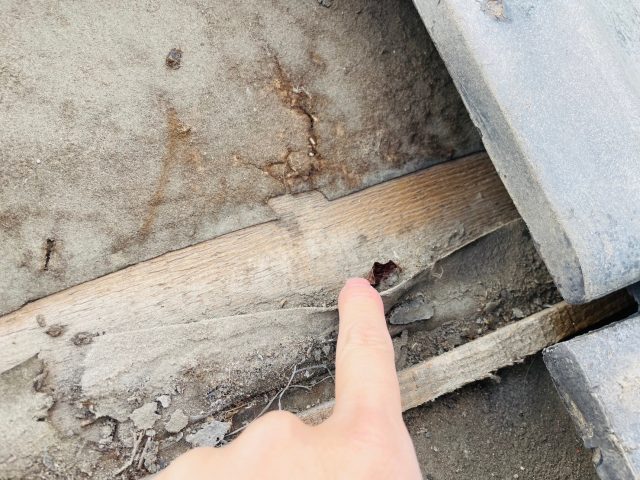 雨漏り調査　防水シート　劣化