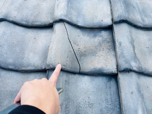 雨漏り調査　瓦の割れ