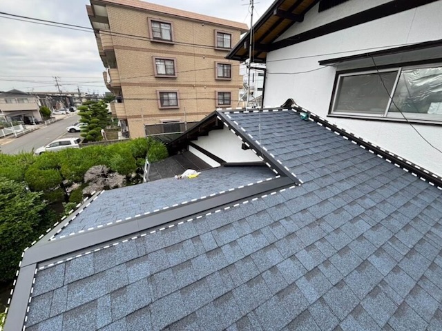 屋根葺き替え工事　板金取り付け