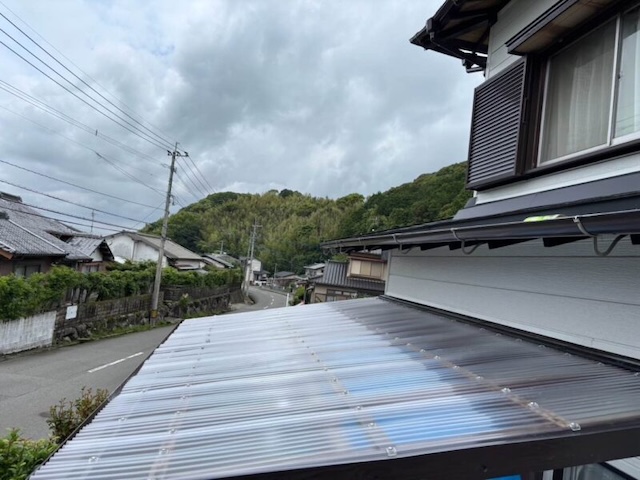 テラス屋根改修工事　ポリカ波板設置