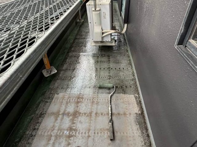 ウレタン防水工事　下塗り