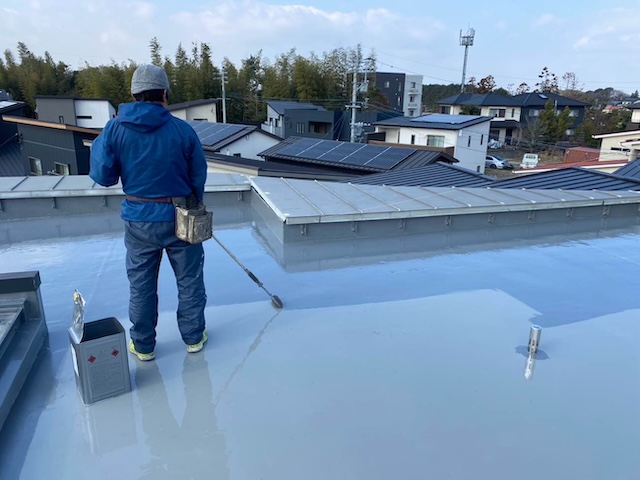 ウレタン防水工事　プライマー塗布