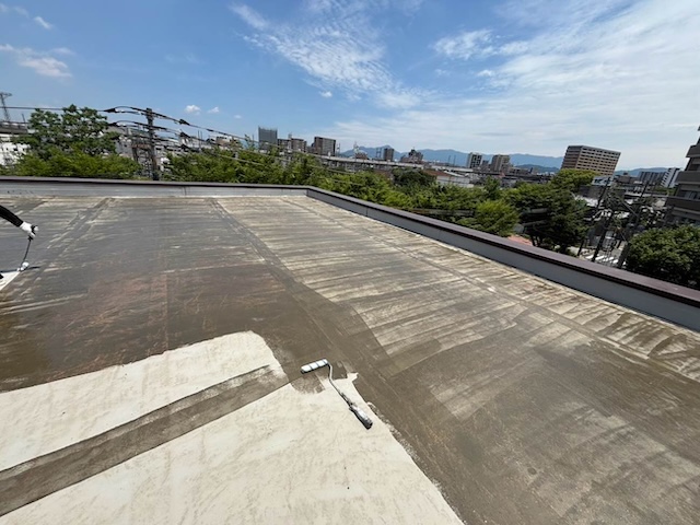 ウレタン防水工事　プライマー塗布