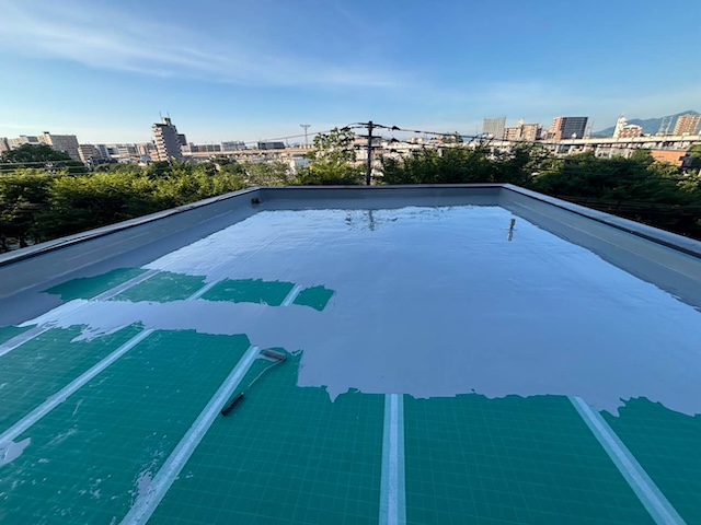ウレタン防水工事　ウレタン防水層1層目