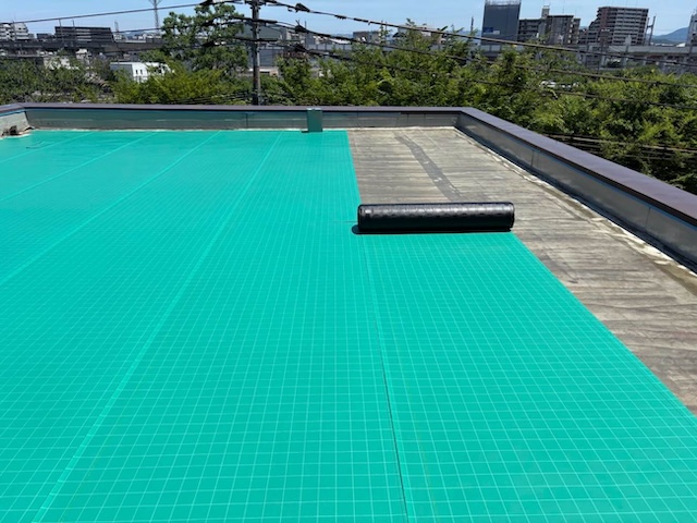 ウレタン防水工事　通気緩衝シート敷設