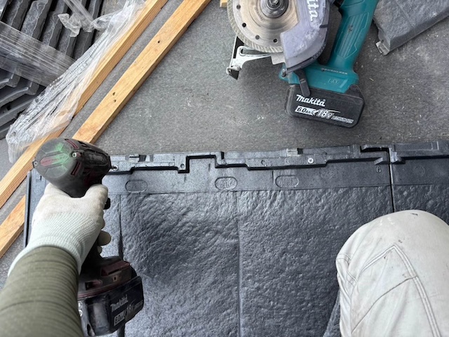屋根カバー工法　ROOGA施工