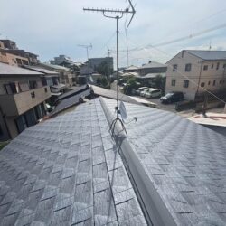 【粕屋町の皆様へ】下地が劣化した陶器瓦屋根のROOGA（ルーガ）鉄平による葺き替え工事をご紹介！