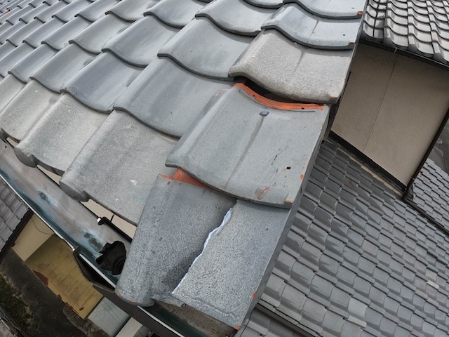 福岡市南区　瓦屋根　割れ