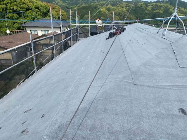 屋根カバー工法　防水シート敷設