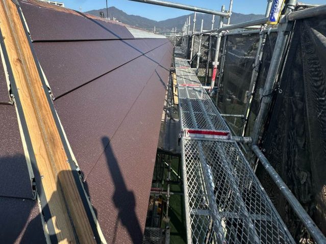 屋根カバー工法　スーパーガルテクト施工