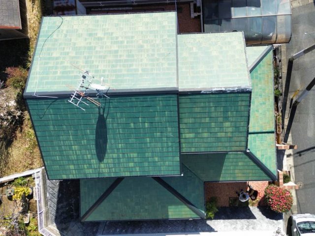 スレート屋根　色褪せ　現地調査