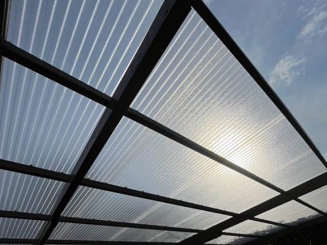 カーポート屋根　ポリカ波板交換　施工完了写真
