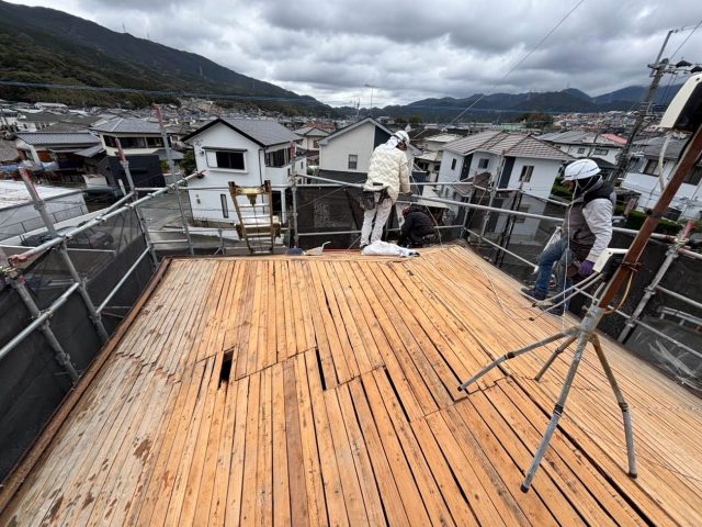 屋根葺き替え工事 既存瓦撤去