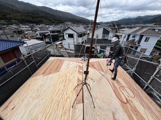 屋根葺き替え工事 野地板設置