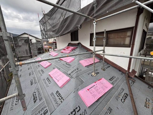 屋根葺き替え工事 防水シート敷設