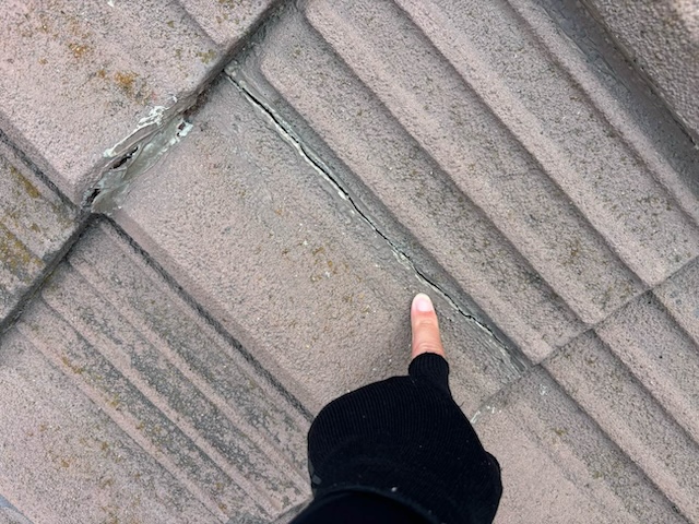 瓦屋根　ひび割れ