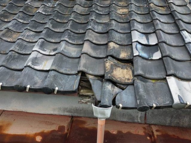 防水シート　劣化　変色