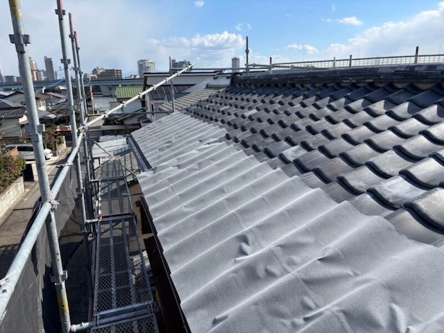 応急処置　防水シート張り