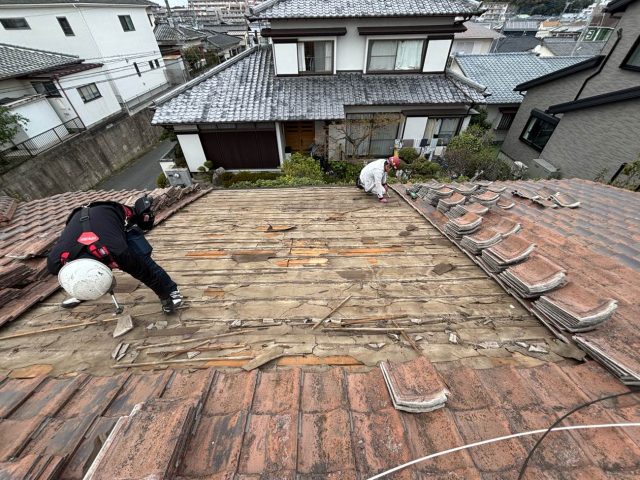 屋根葺き直し工事　既存屋根徹去