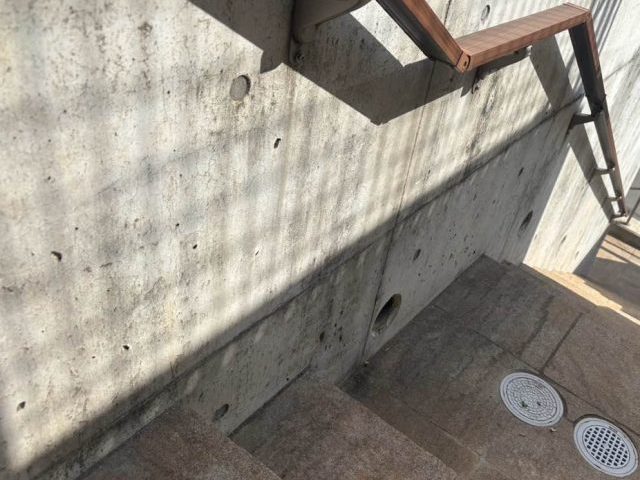 コンクリート製ガレージ　雨漏り