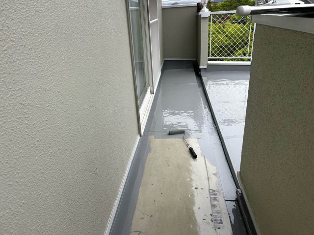 ウレタン防水工事　ウレタン防水材塗布