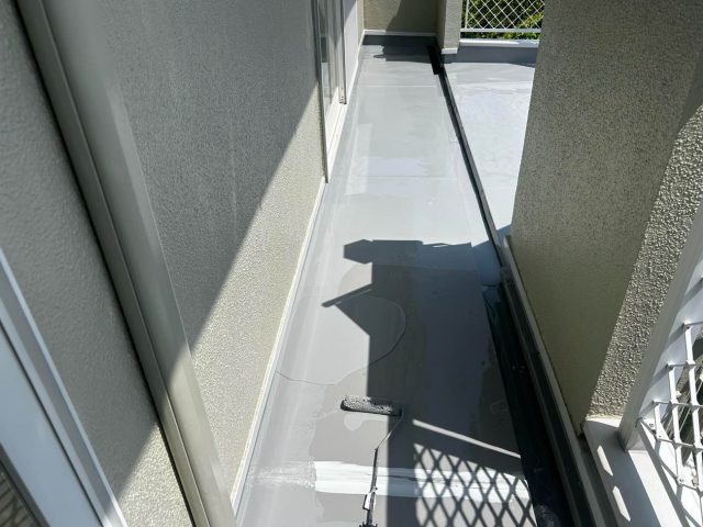 ウレタン防水工事　トップコート塗布