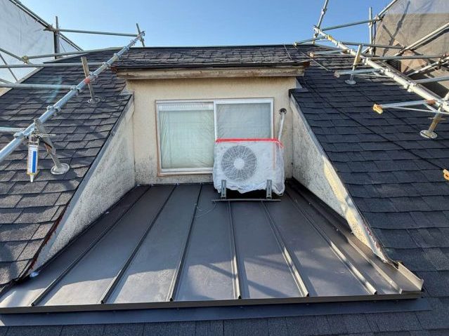 金属屋根カバー工法　施工完了